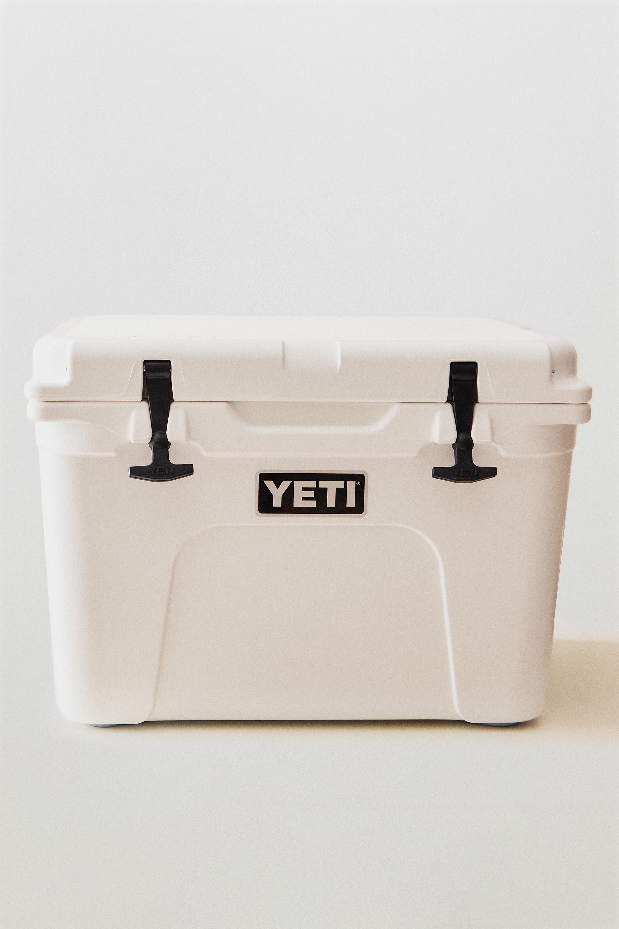 GLACIÈRE RIGIDE PORTABLE YETI